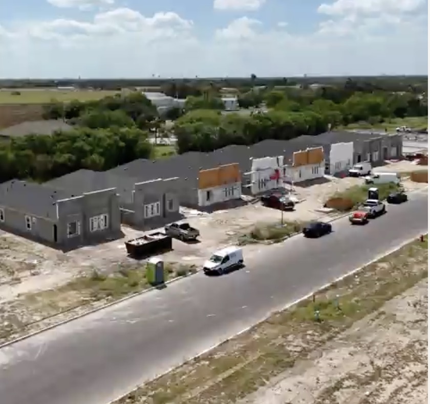 homes under construction in the heights at alamo in alamo, tx