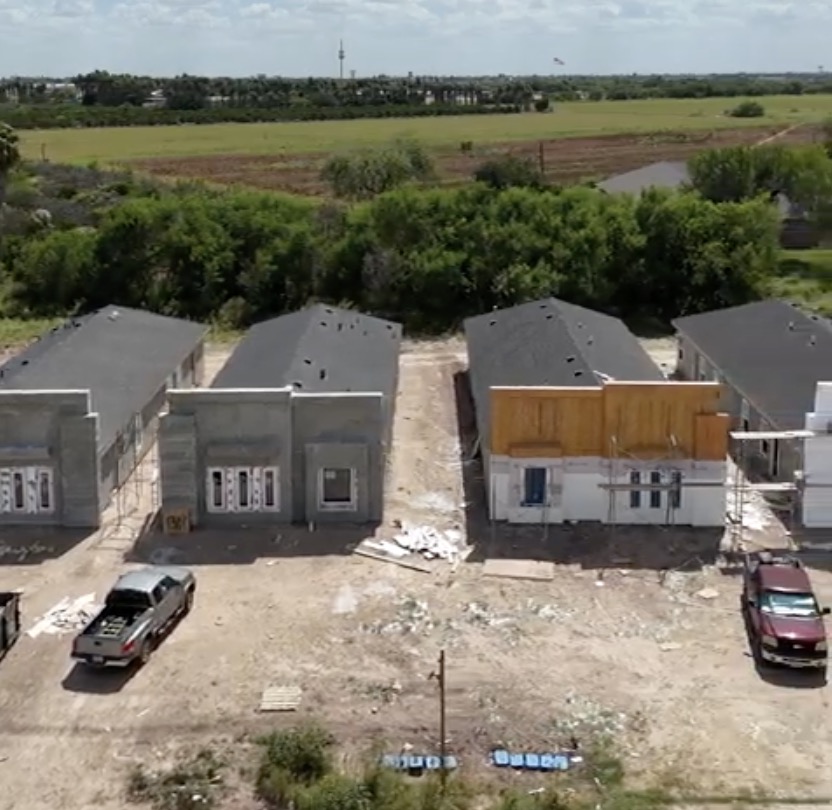 homes under construction in the heights at alamo in alamo, tx