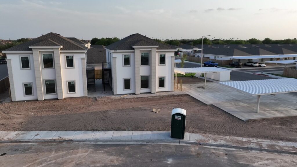 homes under construction in sugar mills subdivision in edinbur, near utrgv